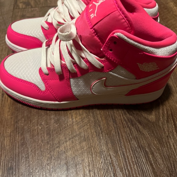 Womens Air Jordan’s - never worn - Picture 4 of 7